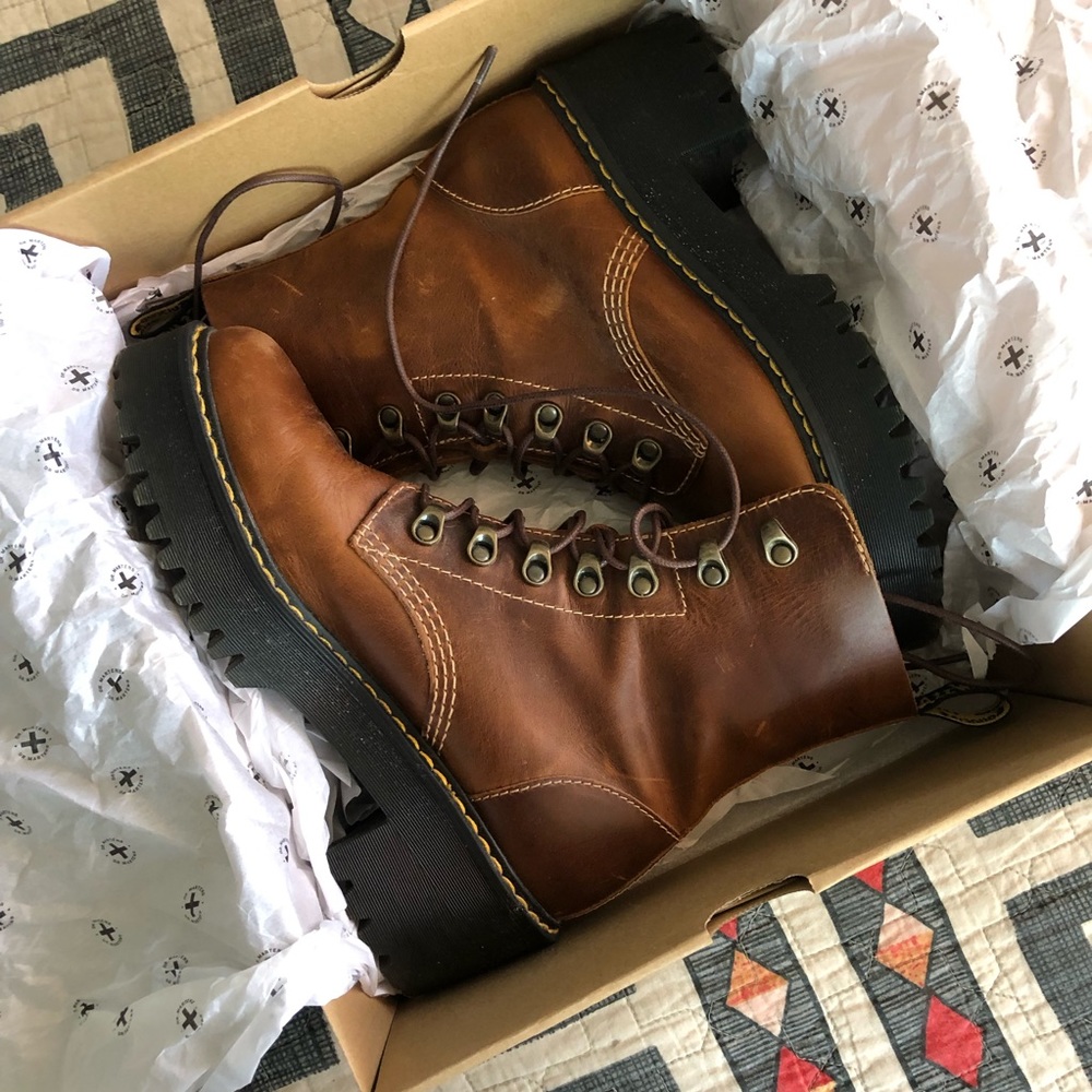 Dr. Martens Leona Boot
